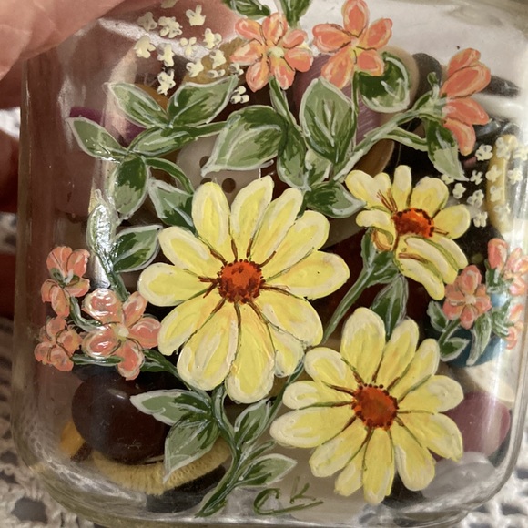 Hand Painted Vintage Canister With 2 cups of vintage buttons inside - Picture 10 of 10